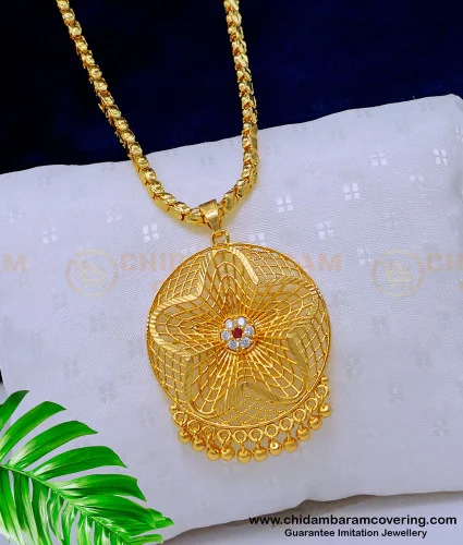 Gold pendant deals with chain design